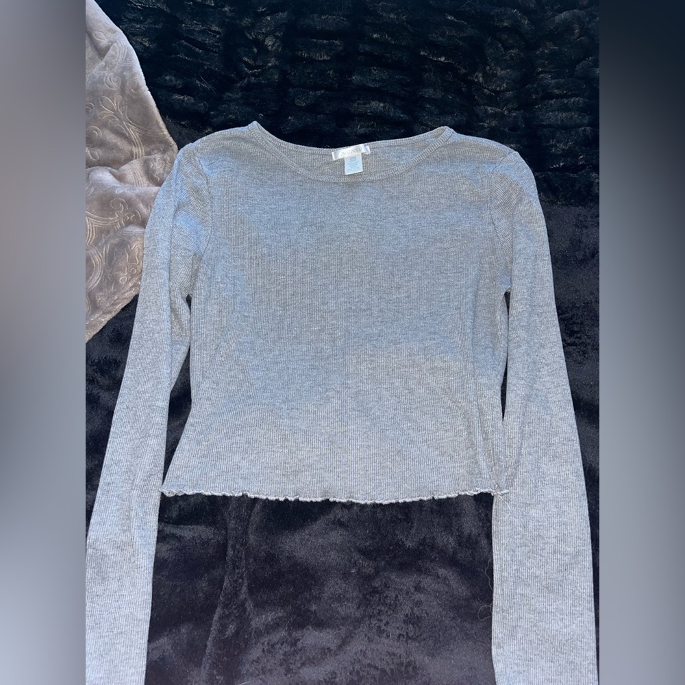 grey long sleave